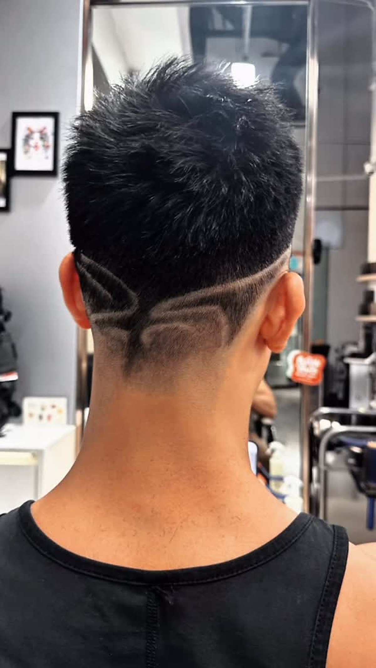 Fade haircut, back view detail