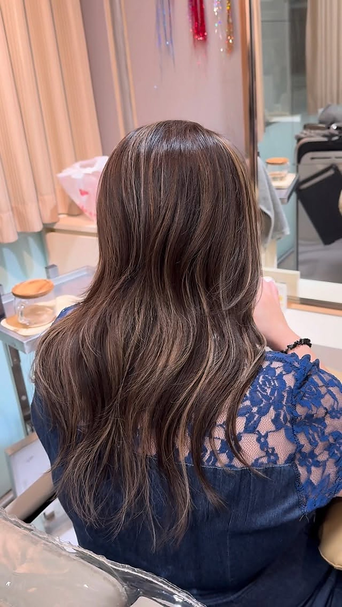 Long wavy hair styling, finished look