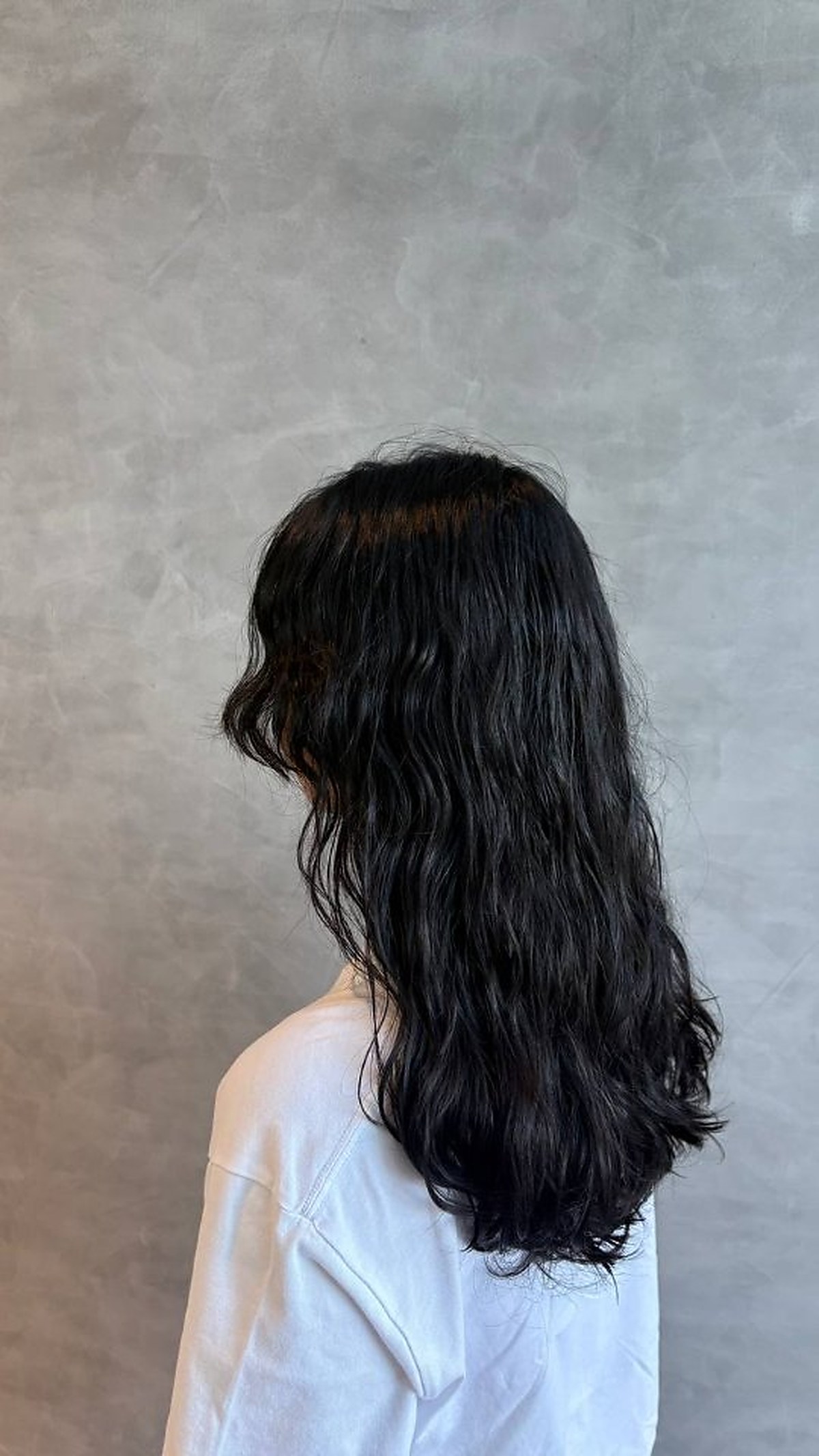Long dark hair with soft waves