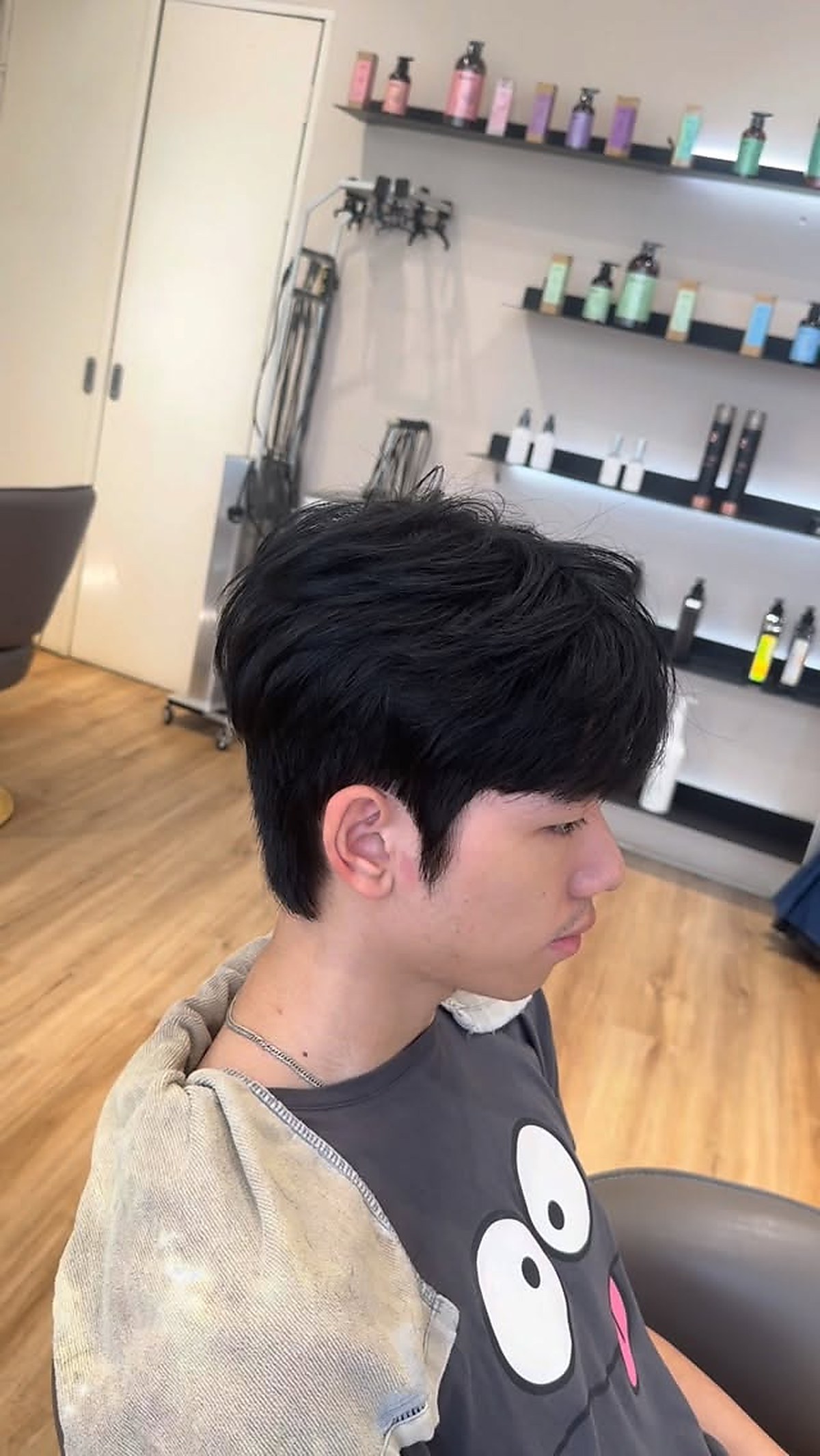 Short black hair styling result at D hair salon