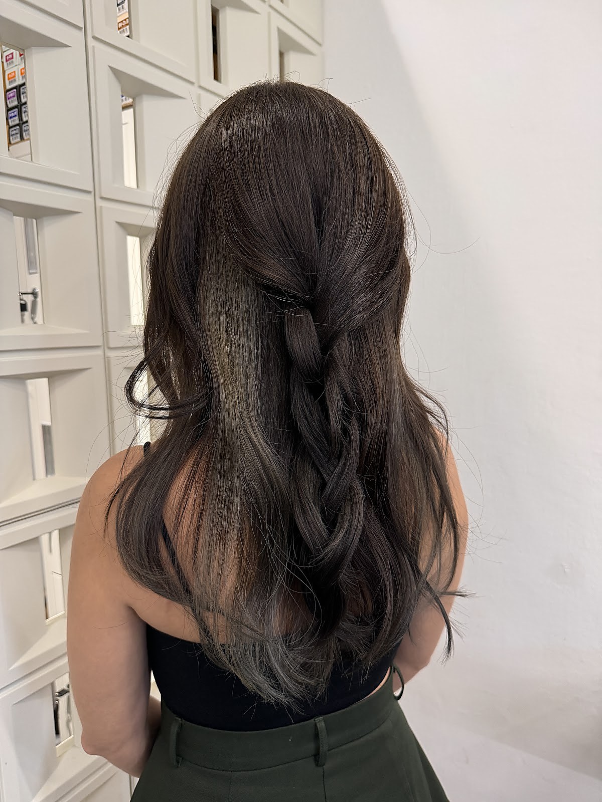 Long dark wavy hair, soft styling result