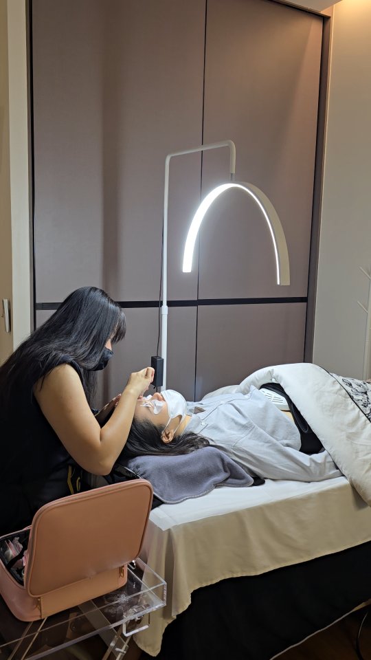 Facial treatment demonstration in progress at Jöie's Studio
