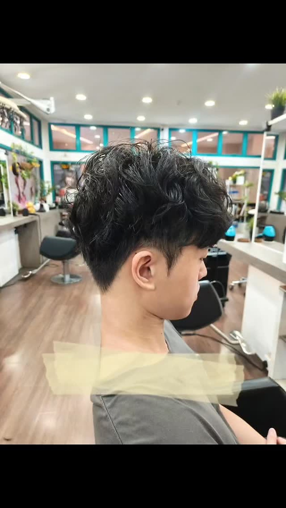 Textured short hair styling