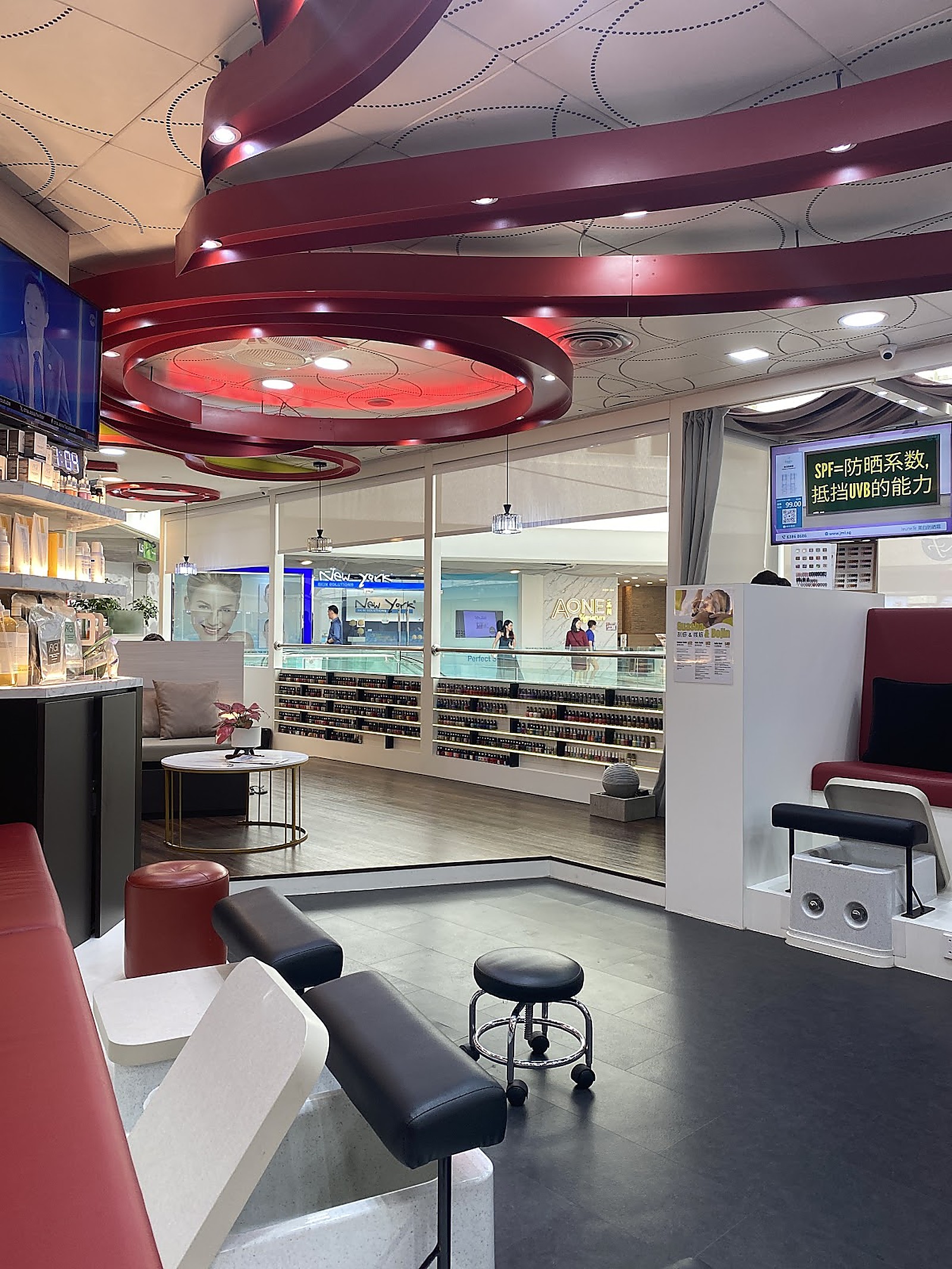 Modern salon interior space at Ladyfinger Tampines 1