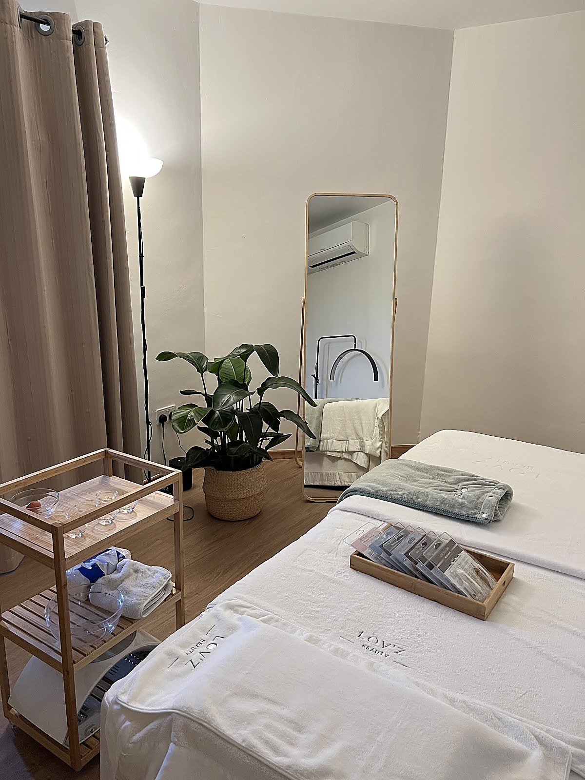 Beauty salon consultation space at LOV'Z BEAUTY