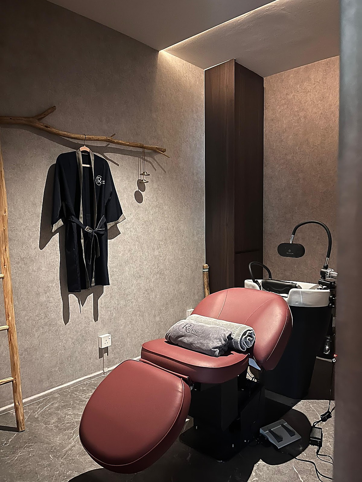 Salon interior with quiet pedicure station