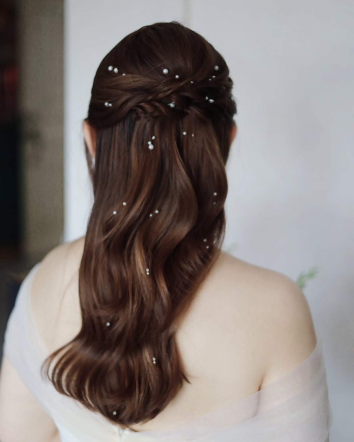 Half-up wavy hair set with pearls